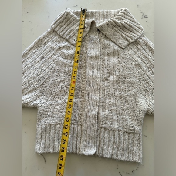 Guess Jeans Sweater - Picture 2 of 9